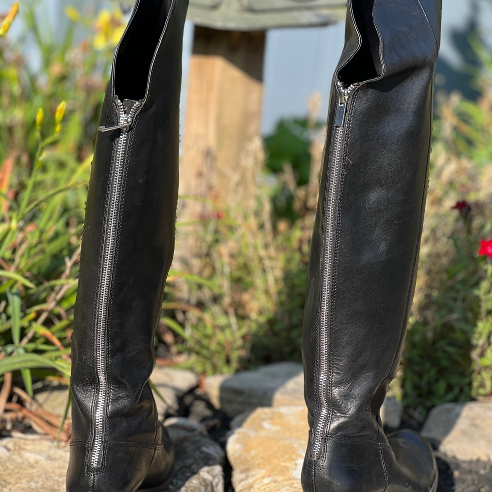 INC Beverly boot. Back zip sz 8M